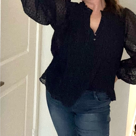 Gap blouse - prefect for work and date night - Picture 4 of 4